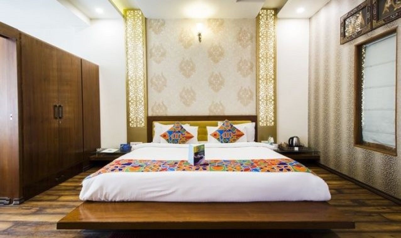 desk, soundproofing, rollaway beds, free wifi