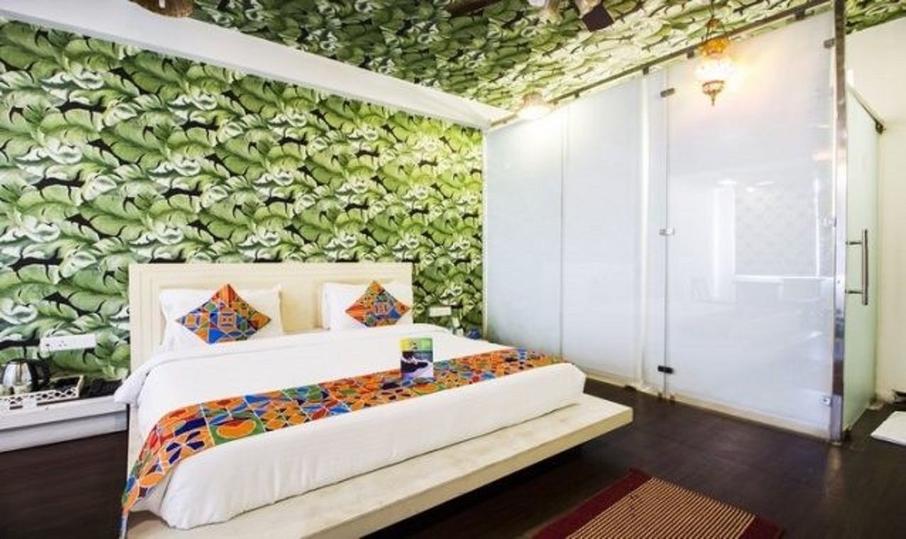 desk, soundproofing, rollaway beds, free wifi