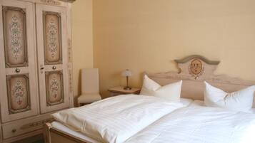 Skrivebord, wi-fi (inkludert) og sengetøy