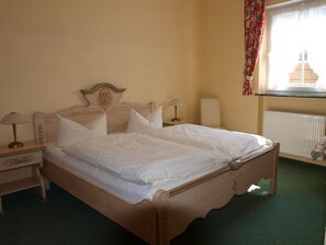 Single Room | Desk, free WiFi, bed sheets - Gästehaus Resi (Ruedesheim am Rhein)