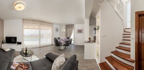 Deluxe-huvila, merinäköala | Olohuone | LED-televisio