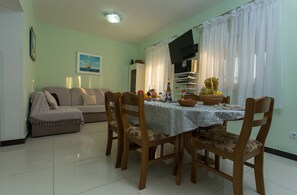 Villa, piscina privada | Zona de estar | Una Smart TV