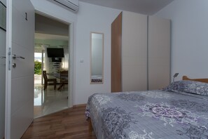 Villa, piscina privada | 4 dormitorios, escritorio, tabla de planchar con plancha y wifi gratis