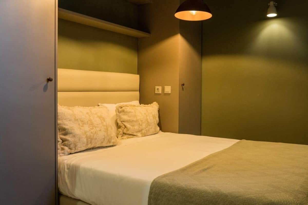 In-room safe, blackout curtains, soundproofing, cots/infant beds
