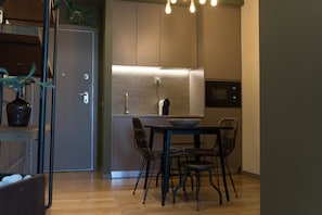 Comfort studio, 1 tweepersoonsbed met slaapbank | Woonruimte | Flatscreentelevisie