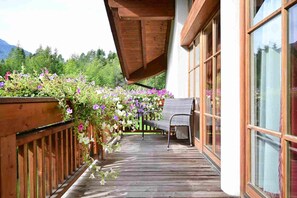 Comfort-Apartment, Mehrere Betten, Balkon, Bergblick (Sonnenspitze) | Balkon