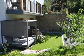Luxury Apartment, 2 Bedrooms, Sauna, Garden View (Grubigstein) | Terrace/patio