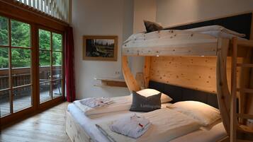 Comfort Apartment, Multiple Beds, Balcony, Mountain View (Sonnenspitze) | Hypo-allergenic bedding, individually decorated, individually furnished