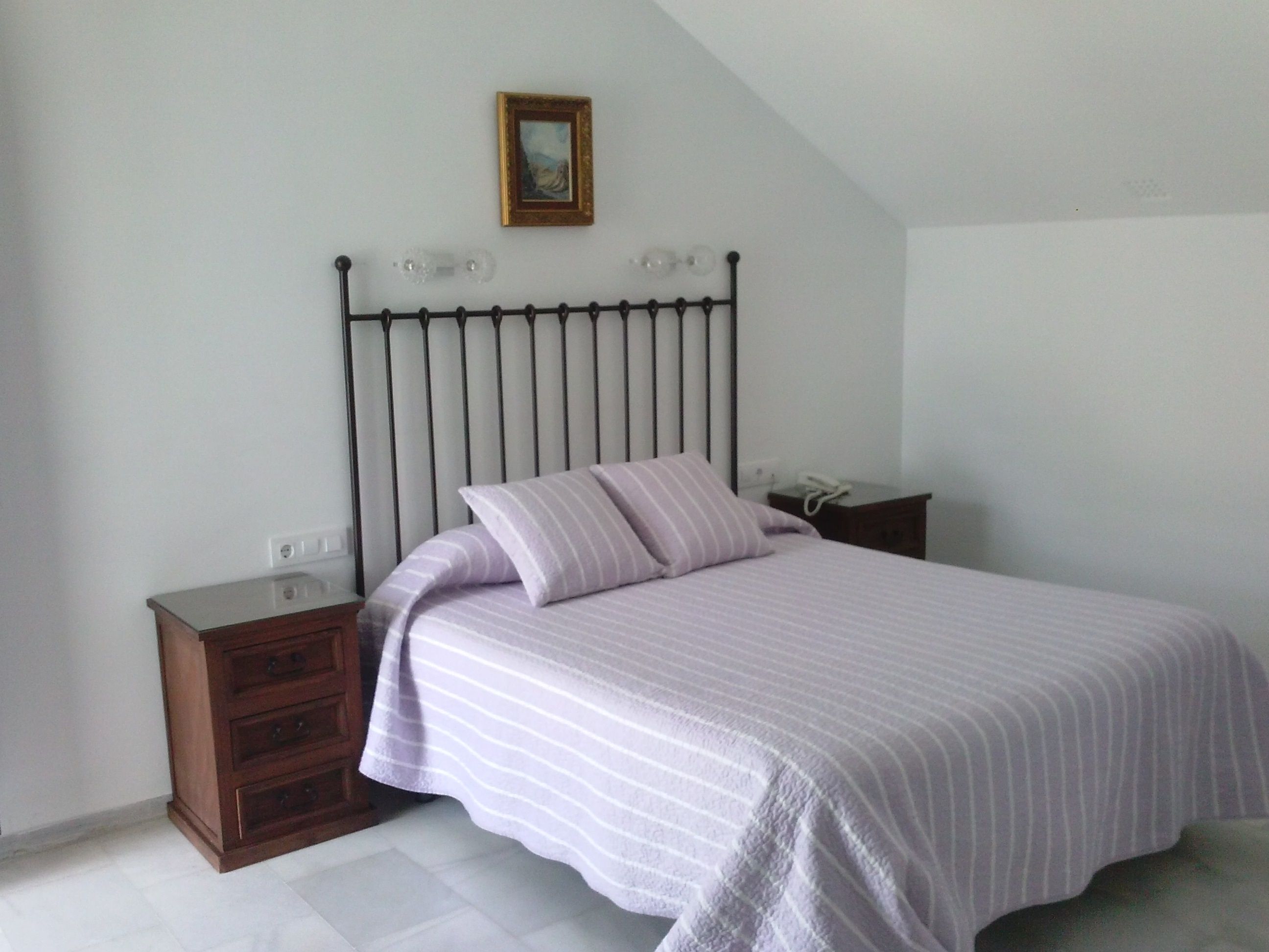 double or twin room | in-room safe, desk, free wifi, bed sheets