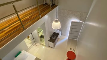 Family Room | Minibar, free WiFi, bed sheets