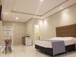 Deluxe Double or Twin Room, 1 Bedroom | Minibar, free WiFi, bed sheets