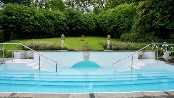 Outdoor pool, pool umbrellas, sun loungers
