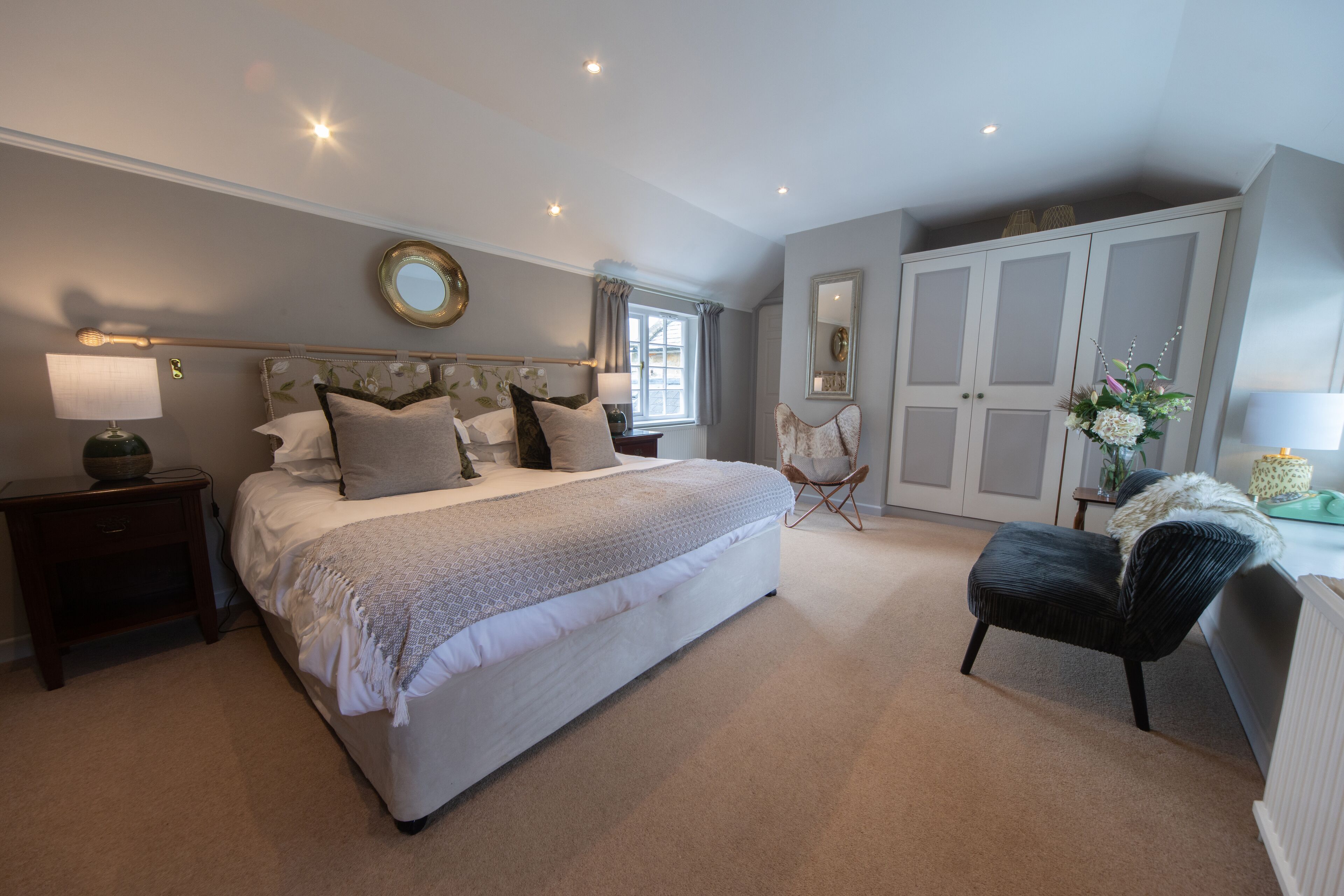 superior room | 1 bedroom, individually decorated, individually furnished, desk