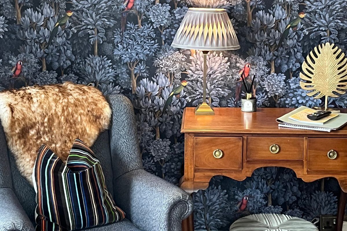 comfort room | 1 bedroom, individually decorated, individually furnished, desk