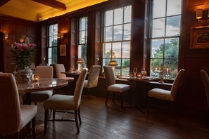 Restaurant - Burleigh Court (Stroud)