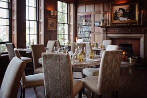 Restaurant - Burleigh Court (Stroud)