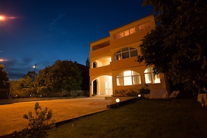 Fasade – kveld/natt