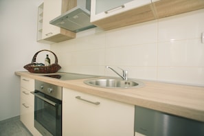 Leilighet, 2 soverom | Eget kjøkken | Kjøleskap, ovn, kokeplater og vannkoker