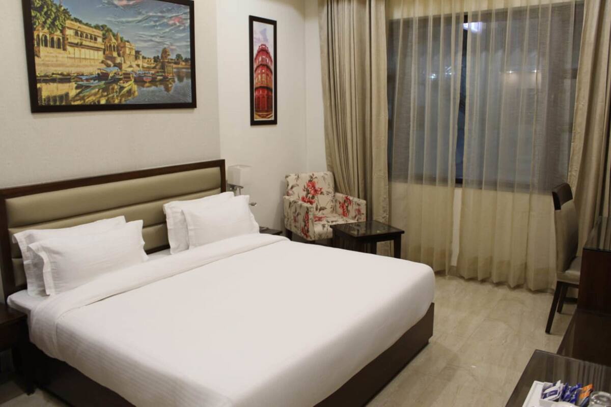 Desk, free WiFi, bed sheets