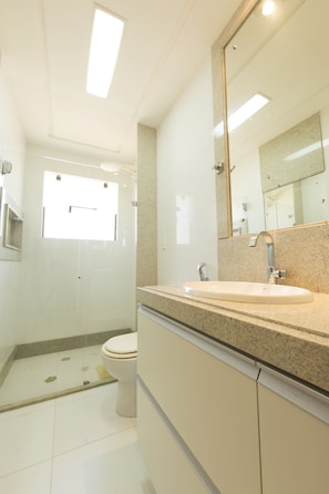 Ferienhaus | Badezimmer | Dusche, Handtücher