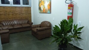 Lobby sitting area - Hotel Santa Terezinha (Alfredo Chaves)