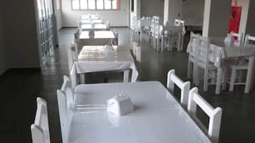 فطور مطهو حسب الطلب مجانًا يوميًا