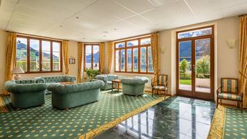 Apartment | Living area | 30-inch TV with cable channels