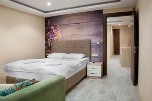 Business Suite | Peralatan tempat tidur premium, meja, kalis bunyi 
