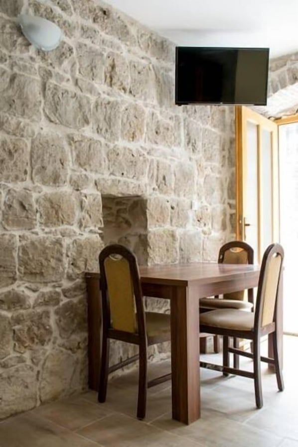 Studio | In-room dining - Apartments Kula Kambi (Kastela)
