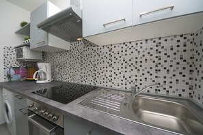 Apartment, 2 Schlafzimmer | Eigene Küche | Kühlschrank, Mikrowelle, Ofen, Herdplatte