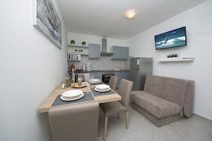 Appartement, 2 chambres | Coin séjour | Télévision à écran plat