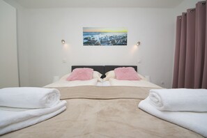 Apartment, 2 Schlafzimmer | 2 Schlafzimmer, Bügeleisen/Bügelbrett, kostenloses WLAN, Bettwäsche