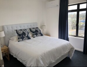 Appartement exĂ©cutif | 2 chambres, rideaux dâobscurcissement, fer et planche Ă repasser