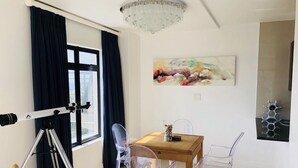 Leilighet – executive | Spiseområde på rommet