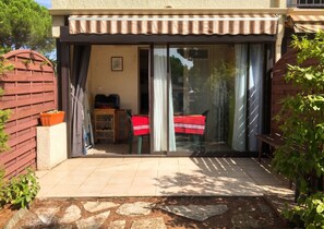 Outdoor dining - Homerez - Cozy apartment with pool in Agde (Agde)