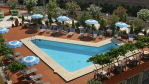 A rooftop pool area with sun loungers, umbrellas, and a clear blue pool. - Grand Hotel Plaza e Locanda Maggiore (Montecatini Terme)