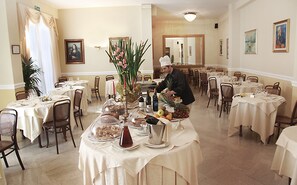 Breakfast, lunch, dinner served; Italian cuisine - Grand Hotel Plaza e Locanda Maggiore (Montecatini Terme)