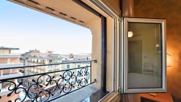 Hochwertige Bettwaren, Minibar, Zimmersafe, Schreibtisch