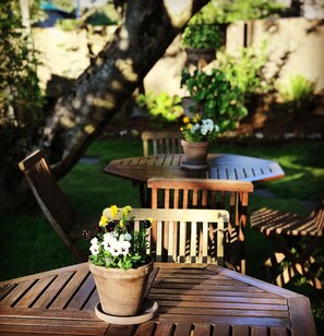 Garden - Snorri's Guesthouse (Reykjavik)