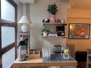 Breakfast area - Snorri's Guesthouse (Reykjavik)