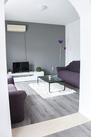 Appartement | Woonruimte | Een flatscreentelevisie