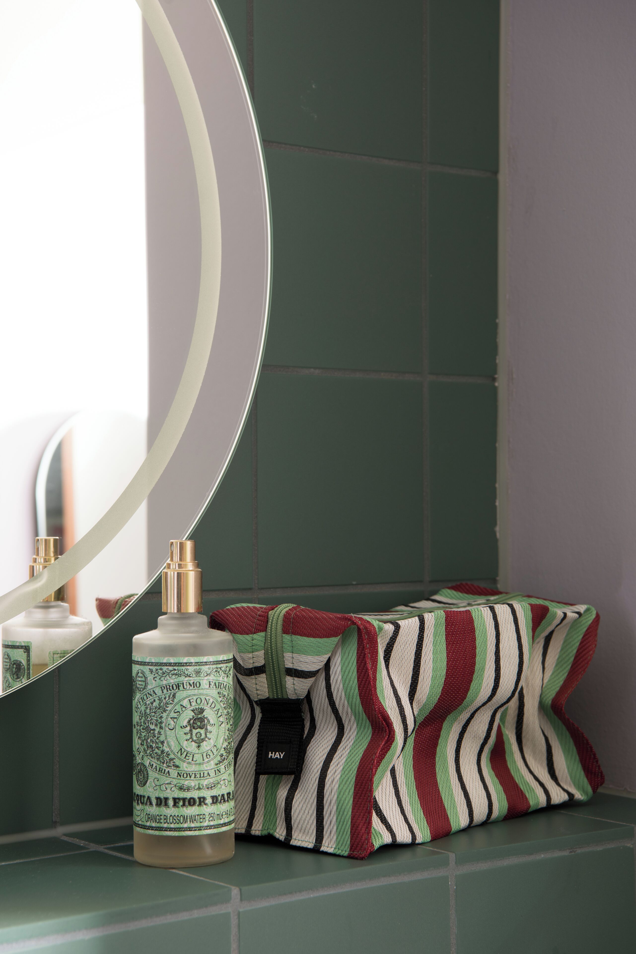 basic triple room | bathroom | separate bathtub and shower, free toiletries, hair dryer, towels