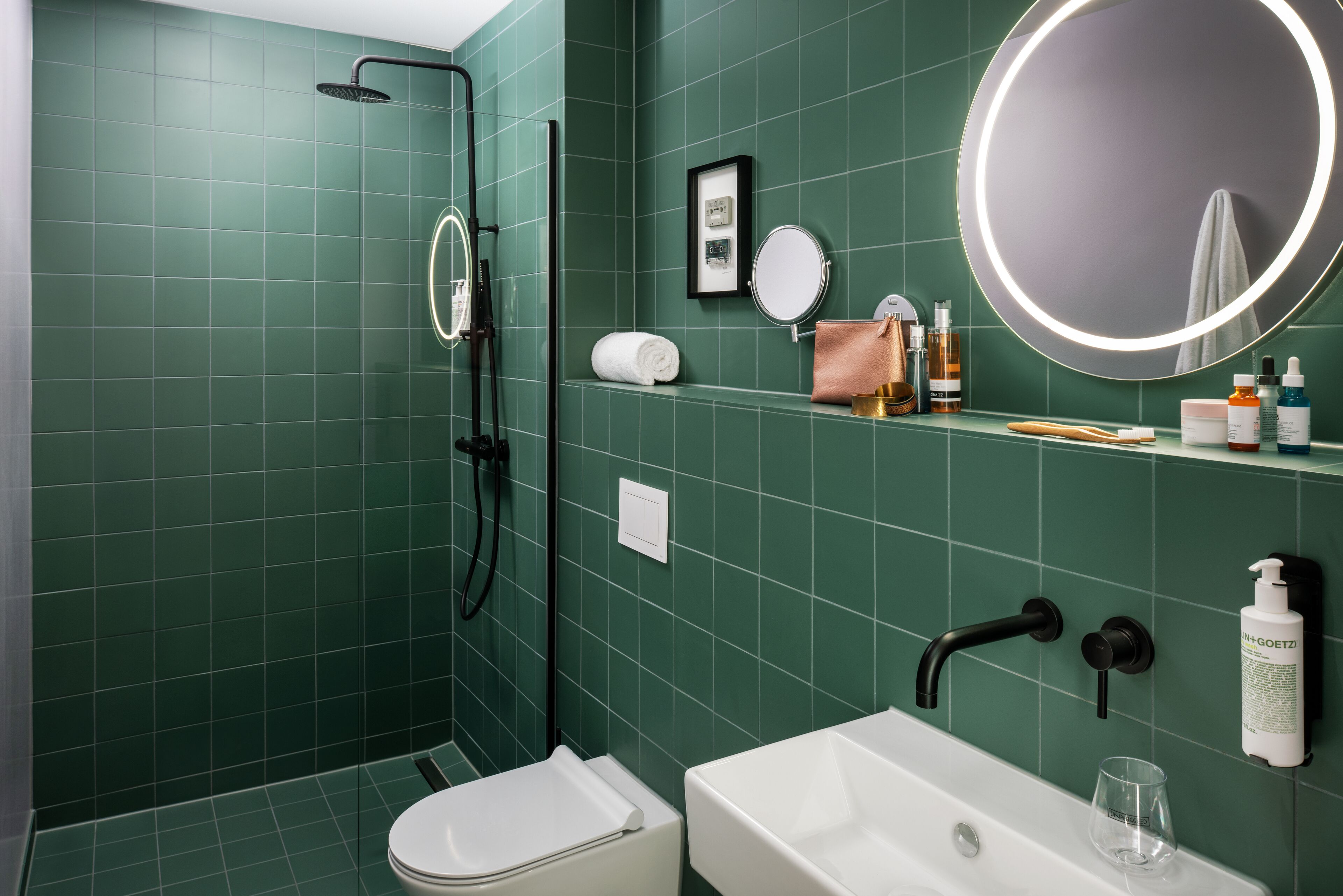 separate bathtub and shower, free toiletries, hair dryer, towels