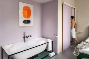 Superior Room (Plus) | Bathroom | Separate tub and shower, free toiletries, hair dryer, towels