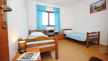 3 habitaciones, tabla de planchar con plancha y wifi gratis