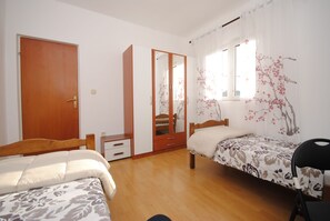 3 habitaciones, tabla de planchar con plancha y wifi gratis 