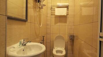 Basic Single Room, 1 Katil Bujang (Single), No Windows | Bilik Mandi | Pancuran mandi, kelengkapan dandanan diri percuma, bidet