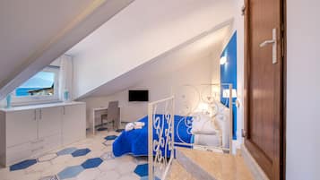 Habitación cuádruple, vista al mar | 1 habitación, ropa de cama hipoalergénica y camas con efecto memoria