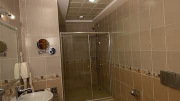 Regadera, regadera con hidromasaje, amenidades de baño gratuitas