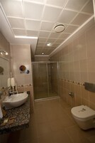 淋浴設備、水力按摩花灑、免費梳洗用品、風筒